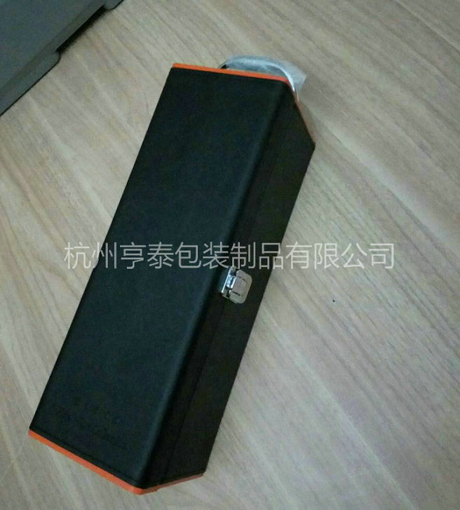 黑十字纹单支装手提式红酒皮盒