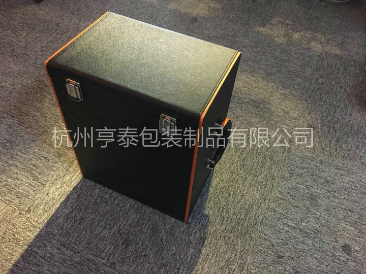 黑十字纹红酒6只装皮盒