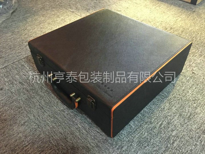 黑十字纹红酒4只装皮盒